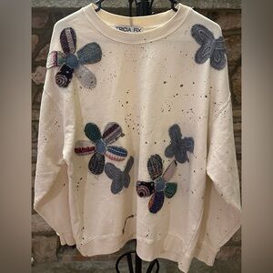 (NWOT) Tricia Fix USA Art Sweatshirt XL Cream floralOversized